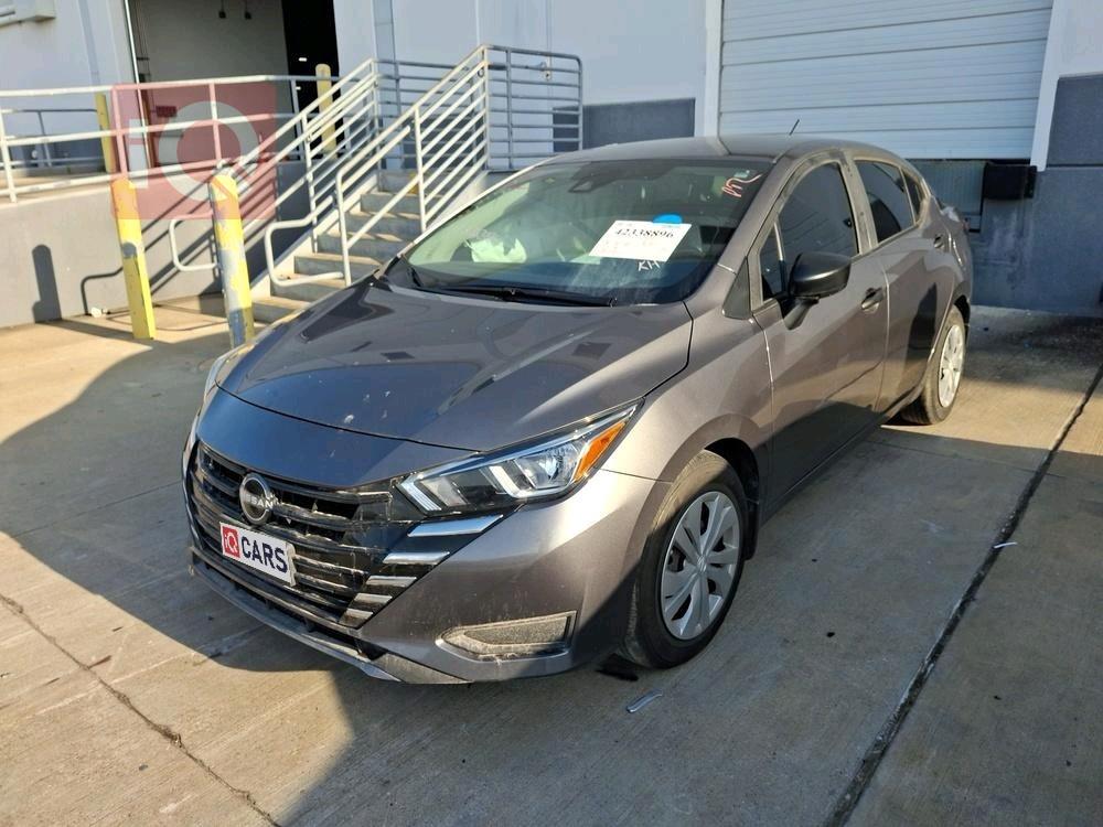 نيسان فيرسا